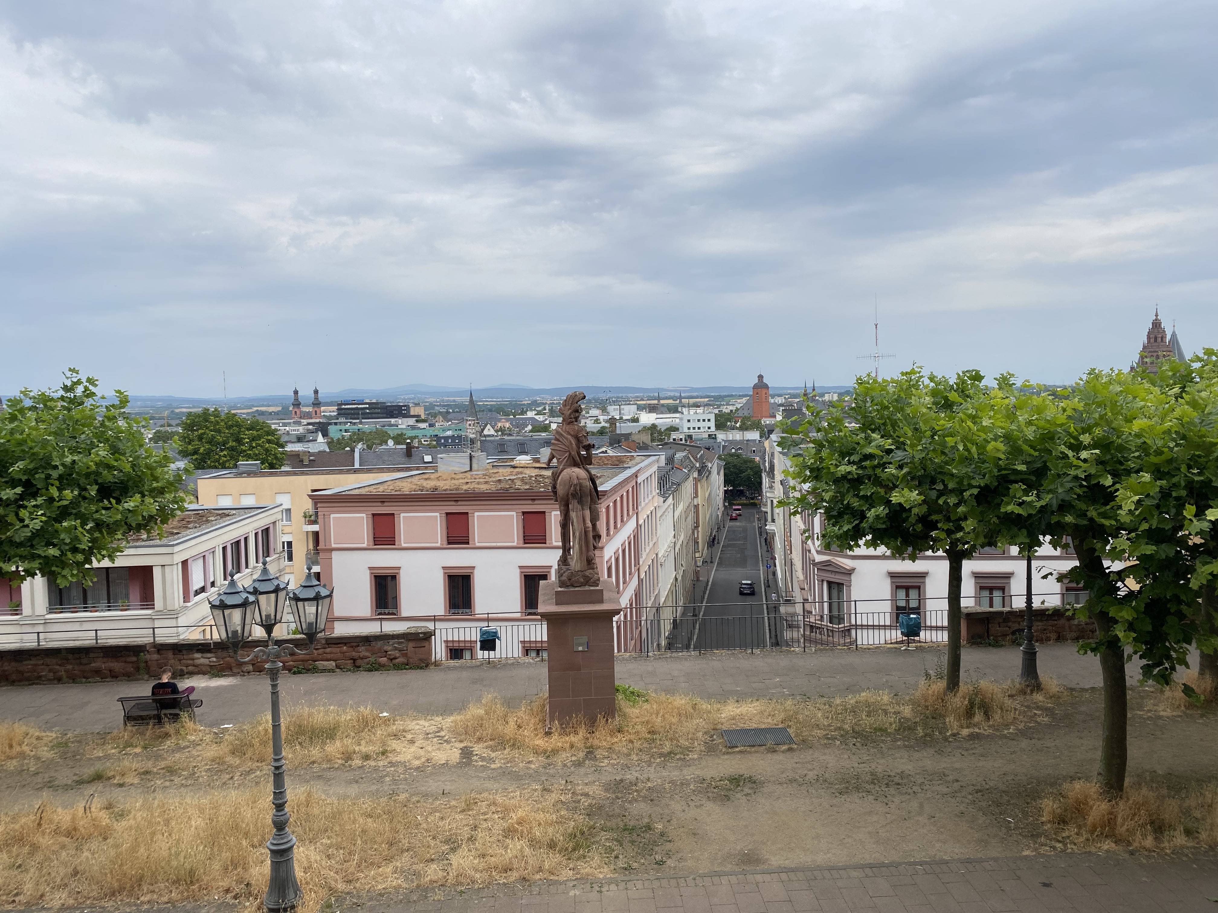 Der Blick vom Lager auf den zivilen Ort und Rhein. Der Blick vom Lager auf den zivilen Ort und Rhein.