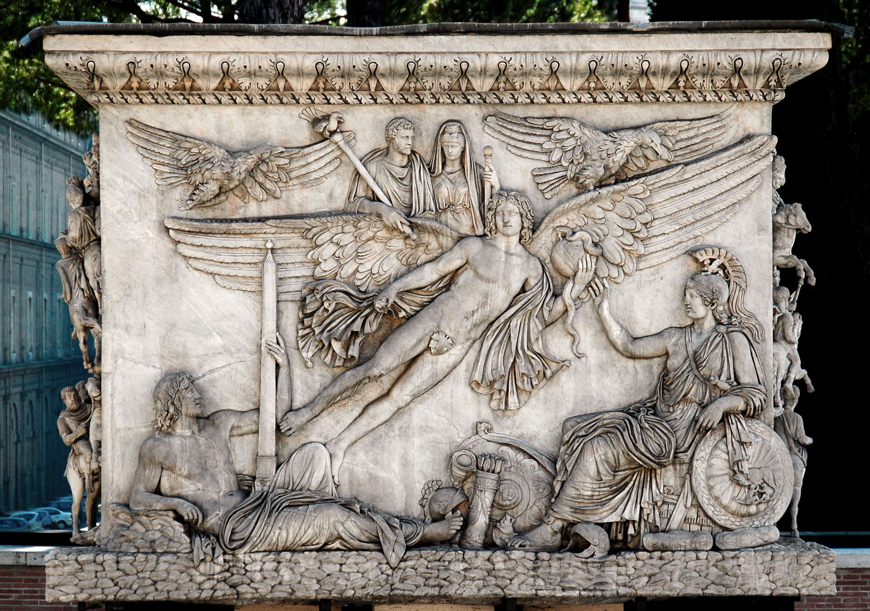 Darstellung der Apotheose des Antoninus Pius und der Faustina an der Basis der Antoninus-Pius-Säule. Darstellung der Apotheose des Antoninus Pius und der Faustina an der Basis der Antoninus-Pius-Säule.